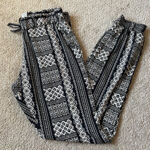 Poof! Women’s Black and White Silky Patterned Pants Size Medium